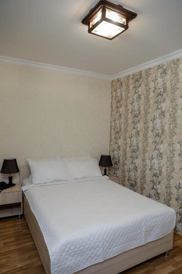 Отель Hotel DELUXE 55 Тбилиси