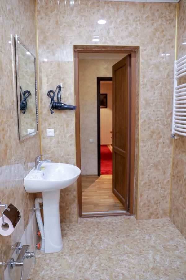 Отель Hotel DELUXE 55 Тбилиси